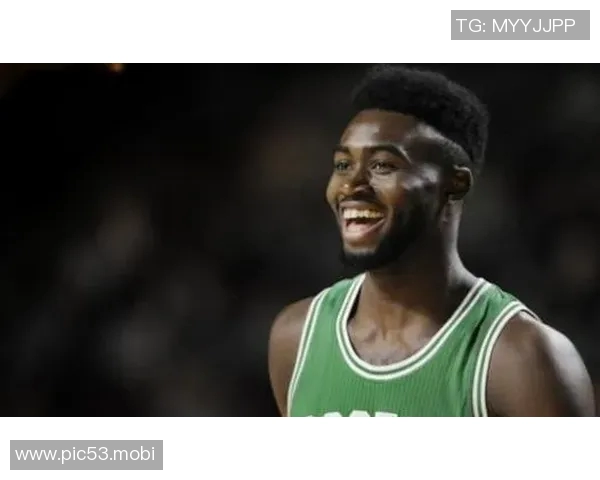 布朗30+13 凯尔特人战胜雄鹿